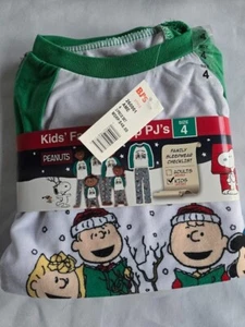 Christmas Peanuts Pajamas 2 Piece PJ Set - Kids Size 4 - NEW - Picture 1 of 4