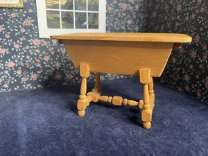 Puppenhaus 1:12 Künstlergefertigter Holz Klapptisch Brot Teig Gärtisch 1978  - Bild 1 von 8