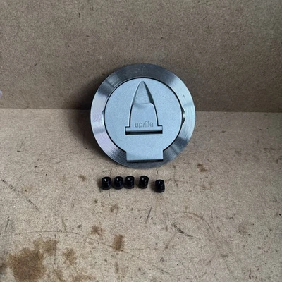 Tapa de combustible original Aprilia Tuono V4 1100 RR de fábrica 2015-2019 Foto 1 de 2