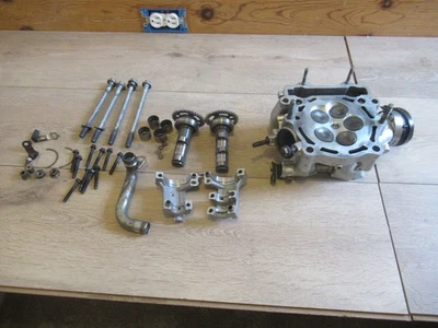 YZ 426F YAMAHA** 2001 YZ 426F 2001 CULATA Y EJES DE LEVAS MONTAJE Foto 1 de 4