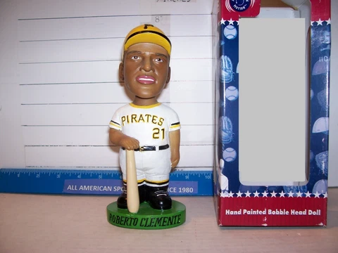 2001 AGP HALL OF FAME COOPERSTOWN COLLECTION ROBERTO CLEMENTE BOBBLEHEAD Cover