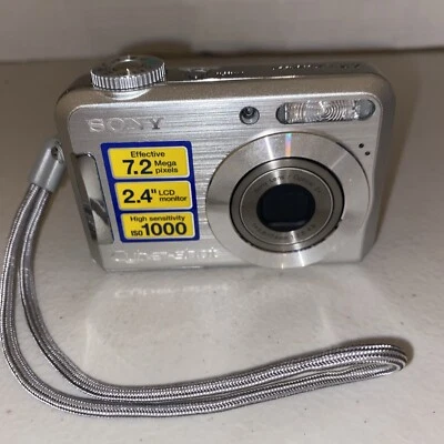 Sony Cyber-shot DSC-S700 7.2MP Silver Digital Camera FOR PARTS OR REPAIR - Image 1 of 4