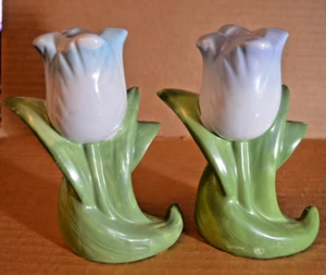 Porzellan Artmark blau/weiße Tulpe mit grünen Blättern Kerzenhalter 2er Set 1996 - Bild 1 von 7