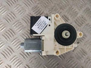 Moteur de lève Vitre Arrière Droit BROSE - RENAULT MEGANE III (3) Réf 827306548R - Picture 1 of 3