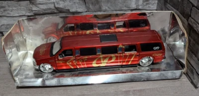 Maisto Playerz 1:24 Scale Ford Excursion Limo Limousine Die Cast Car Model - Image 1 of 4