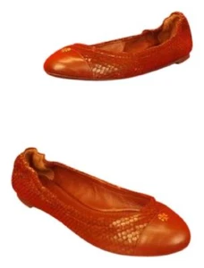NUEVO EN CAJA PISOS DE BALLET TORY BURCH MARRÓN CEREZA ESTAMPADO SERPIENTE CUERO DORADO REVA YORK 9.5 - Imagen 1 de 6