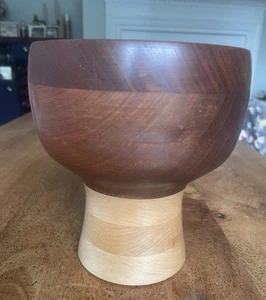 Cuenco de pedestal de nogal y arce torneado a mano con marca de punto firmada ¡pesado y HERMOSO! - Imagen 1 de 3