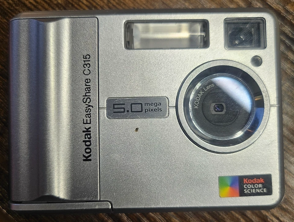 Kodak EasyShare C315 5.0MP Digital Camera NO SD Card or Manual - Image 1 of 4