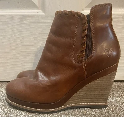 Botines de cuero marrón Ariat Belle con cuña para mujer 7,5 con logotipo boho usados en excelente estado Foto 1 de 4