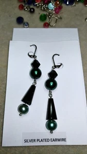 SEXY BAUMELNDE GRÜNE PERLE & SCHWARZE KRISTALL OHRRINGE MIT HEBELVERSCHLUSS, HERGESTELLT IN USA - Bild 1 von 12