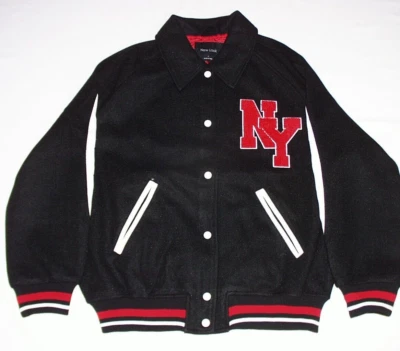 Chaqueta Universitaria NEW LOOK con Parche en el Pecho "NY", Negro/Rojo/Blanco, Grande, Nueva Foto 1 de 4