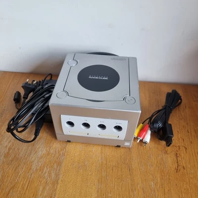 Console Nintendo GameCube Grigio DOL-101 con Cavi - Immagine 1 di 4