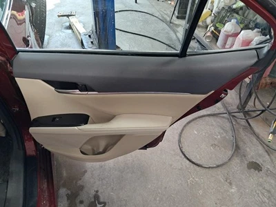2019 Toyota Camry Used Rear Right Door Panel Tan 407373 OEM Foto 1 de 4