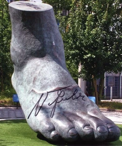 Uwe Seeler+ - seltenes original Autogramm auf Großfoto - "UNS UWE - FUSS" TOP - Bild 1 von 1