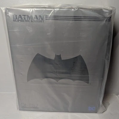 Batman Supreme Knight action figure 2019 Mezco One:12 - Image 1 of 2
