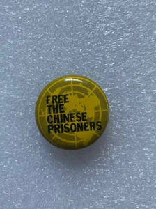 FREE THE CHINESE PRISONERS Protest Cause Pin Button Political 1 1/8" - Picture 1 of 7