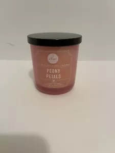 DW Home Richly Scented Candle Peony Petals Single Wick 9.7 Oz 33 Hours - Picture 1 of 7