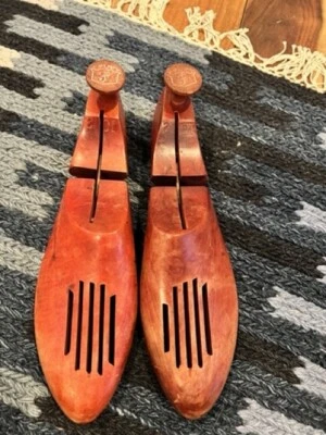 Florsheim Madera Maciza Zapato Árbol Ventilado Forma Roja Inserto Camilla Par Talla 10 2 Foto 1 de 3