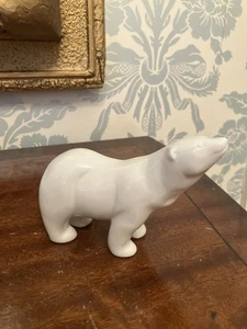 UNMARKED POLAR BEAR FIGURINE - Picture 1 of 3
