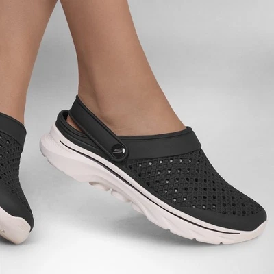 Nuevo en caja Zuecos Skechers Foamies GO WALK 7 Joyous Negro Blanco Mujer Talla 6 Foto 1 de 4