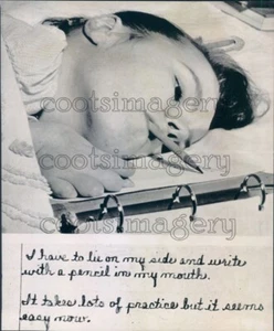1958 Inspiring Paralyzed Diana Ewing Writes With Her Mouth Press Photo - Picture 1 of 2