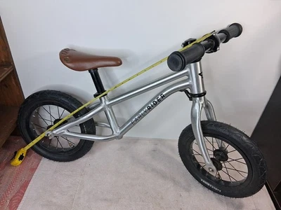 Bicicleta de equilibrio Early Rider aluminio para niños 12" leer envío gratuito TDG Foto 1 de 4