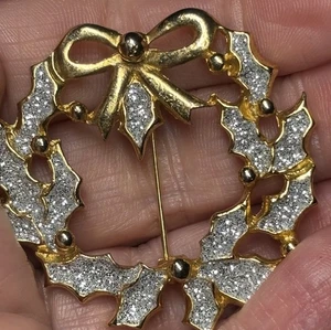 Christmas Wreath Brooch Clear Rhinestones Gold Tone  - Picture 1 of 8