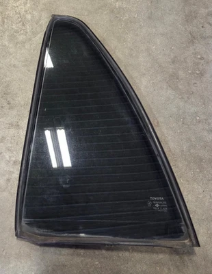 Стекло вентиляционного окна на четверть задней левой двери 2003-2009 Toyota 4Runner от оригинального производителя - Изображение 1 из 4