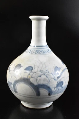 R2395: Japanese Old Imari-ware Blue&White Flower Muffle painting FLOWER VASE - Image 1 of 4