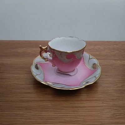 Taza vintage pintada a mano y platillo reticulado rosa y gris hecho en Japón. Foto 1 de 4