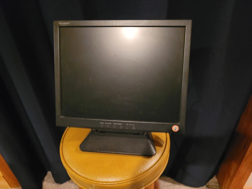 15 inch Sharp computer monitor LCD - Image 1 of 1