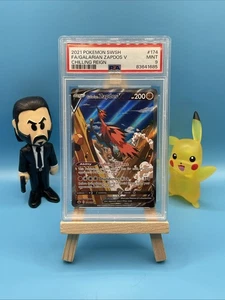 Juego de cartas coleccionables Pokémon Galarian Zapdos V 174/198 Chilling Reign arte alternativo PSA 9 - Imagen 1 de 2