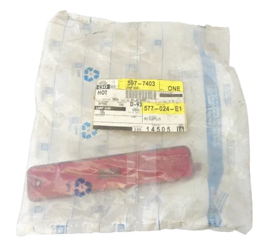 Conjunto de lámpara de señalización trasera GM NOS 5977403 1993-2002 Pontiac Firebird y transmisión AM Foto 1 de 4