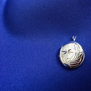 Brand New Vintage hand engraved Sterling Silver Locket - Picture 1 of 2