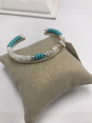 Pulsera brazalete con cuentas turquesa y blanco tono plata marca Lucky C1 Foto 1 de 4