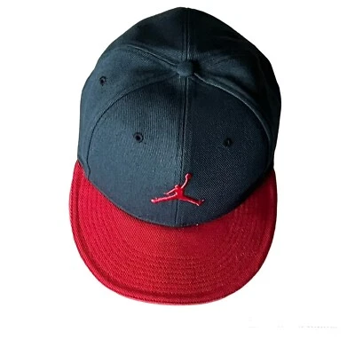 Gorra ajustada Air Jordan Flycon Jumpman Bred para hombre azul rojo logotipo 7 1/8 ajustada Foto 1 de 4