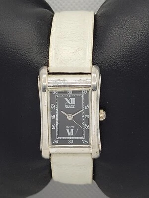 Reloj de mujer vintage Guess 1988 rectángulo tono plata correa de cuero blanco I2 Foto 1 de 4