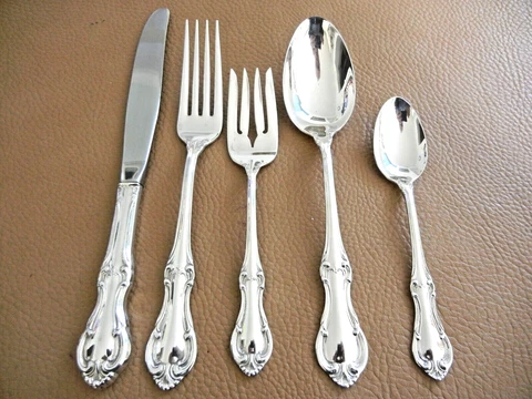 INTERNATIONAL STERLING SILVER " JOAN OF ARC  "  5  PIECES PLACE SETTING - EXC+ Cover
