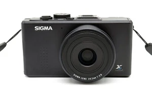 Sigma DP2 14.1MP Digitalkamera, Foveon-Sensor, JPG, RAW, SD Video inkl. OVP - Bild 1 von 9