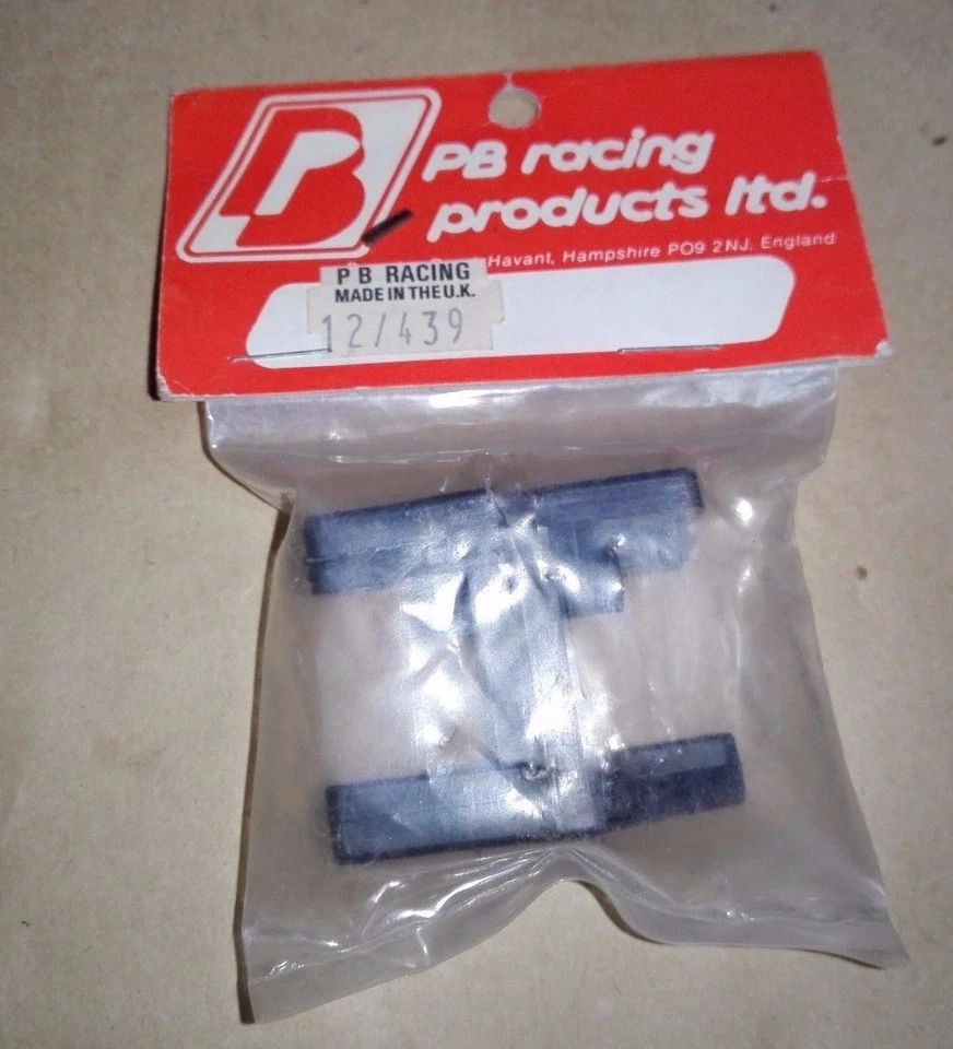 SUPPORTI IN PLASTICA PB RACING RC 1/10 VINTAGE PART 12/439 - Immagine 1 di 1