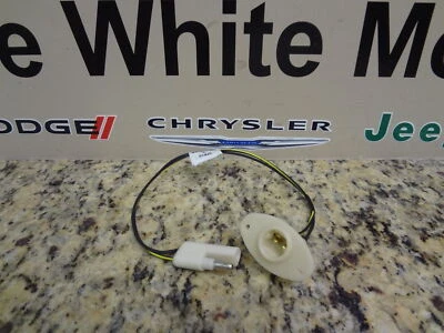 86-02 Chrysler Dodge Plymouth Nueva Licencia Lámpara Enchufe y Cable Mopar Fabricante Original Foto 1 de 2