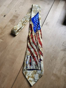 Free Man Apparel American Flag US Constitution Patriotic Gold Silk Necktie VGUC - Picture 1 of 10