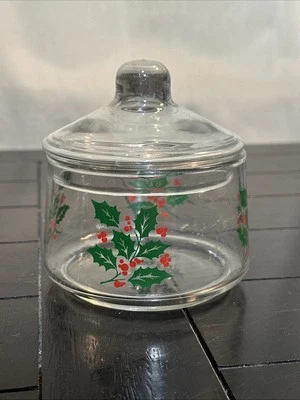 Tarro de caramelo de Navidad vintage Indiana Glass Holly Berry con tapa boticario Foto 1 de 4