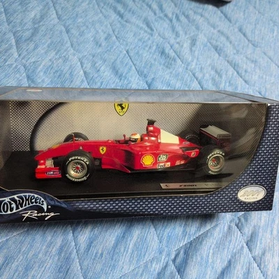 Hot Wheels Ferrari F2001 scala 1/18 auto F1 Michael Schumacher rossa nuova - Immagine 1 di 4
