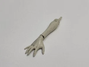 Monster High Scaris: City Of Frights Rochelle Goyle Doll Right Arm Replacement - Picture 1 of 4