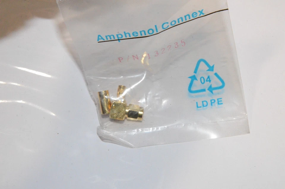 Amphenol Connex 132235 18 Ghz SMA Female Right Angle Crimp Adapter NEW LDPE - Image 1 of 1