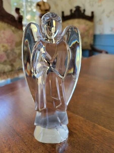 Figura de ángel de cristal de baccarat con manos dobladas de 6" de alto - Imagen 1 de 7