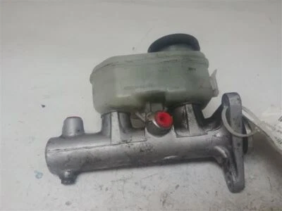 Главный ведомый цилиндр тормоза Lexus ES300 с резервуаром 1992-1994 от оригинального производителя - Изображение 1 из 4