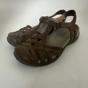 SANDALIAS BARE TRAPS "FEENA" MARY JANE ENTRECRUZADAS MARRÓN TALLA 7.5 - Imagen 1 de 8