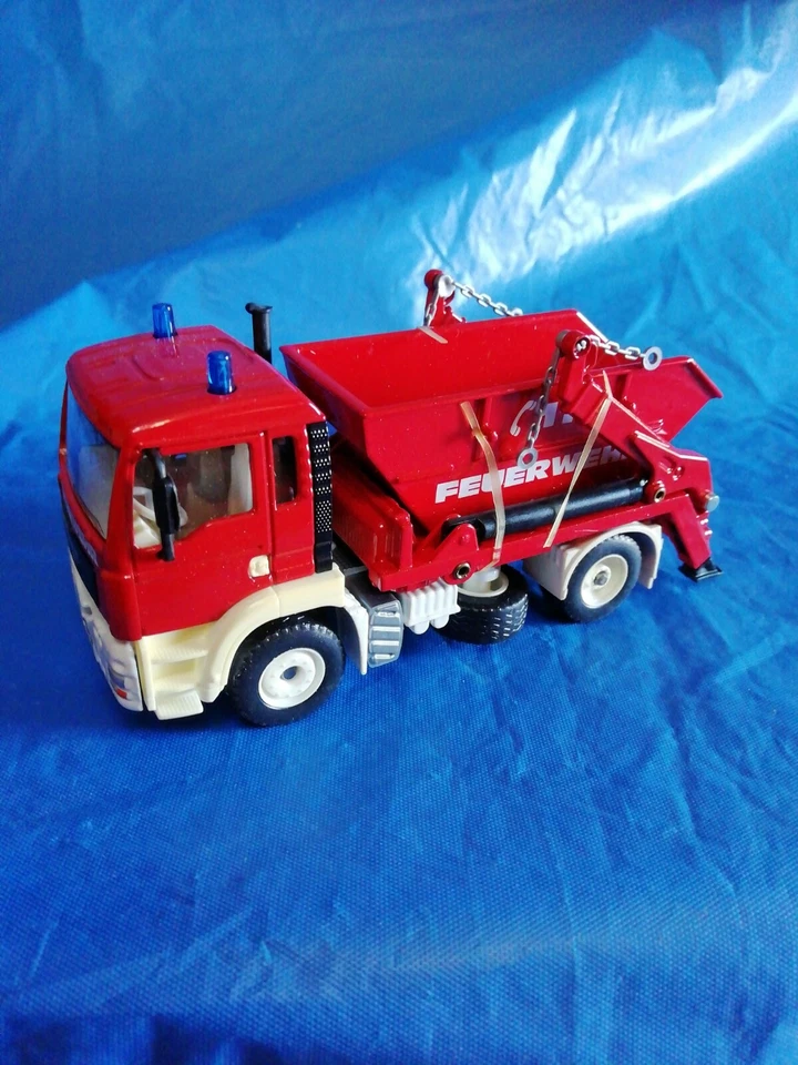 Mezzo vgili del fuoco Siku 1:55 - Immagine 1 di 1